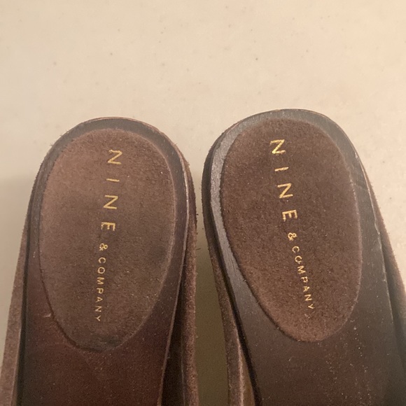 NINE & Company Y2K Brown Suede Clog Sandals W/Metal Rivets & Front Fringe Sz 9.5 - Picture 3 of 10